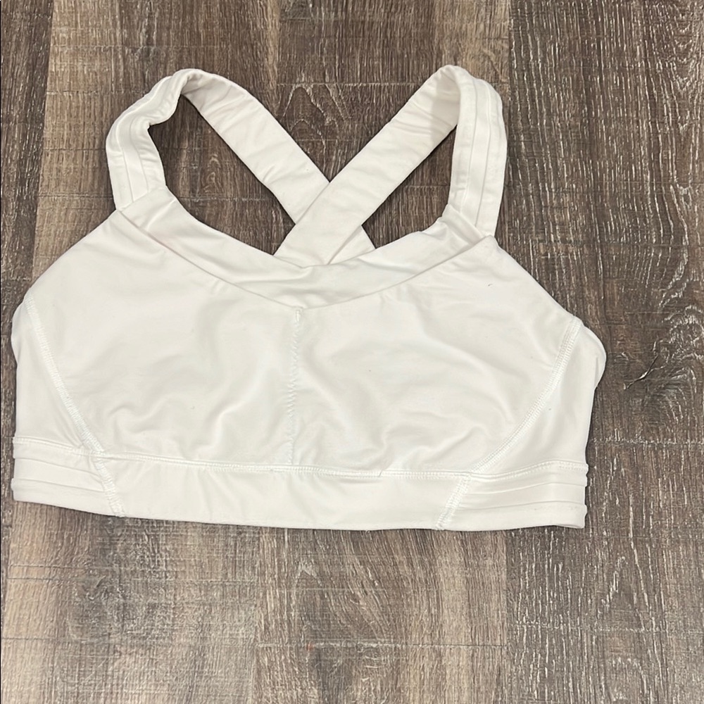 Elegant White Cross-Back Sports Bra